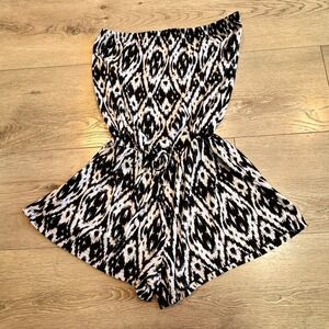 Elon Black White Ikat Print Strapless‎ Smocked Waist Romper Shorts Womens Medium